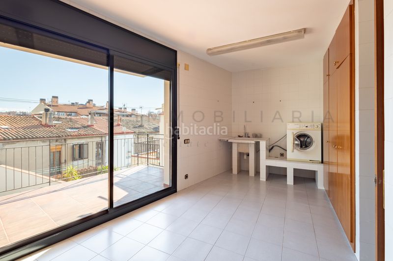 Foto 824e0850-9fd0-44b9-a60e-f0823822cbf0. Casa adossada amb xemeneia calefacció aparcament a Sabadell