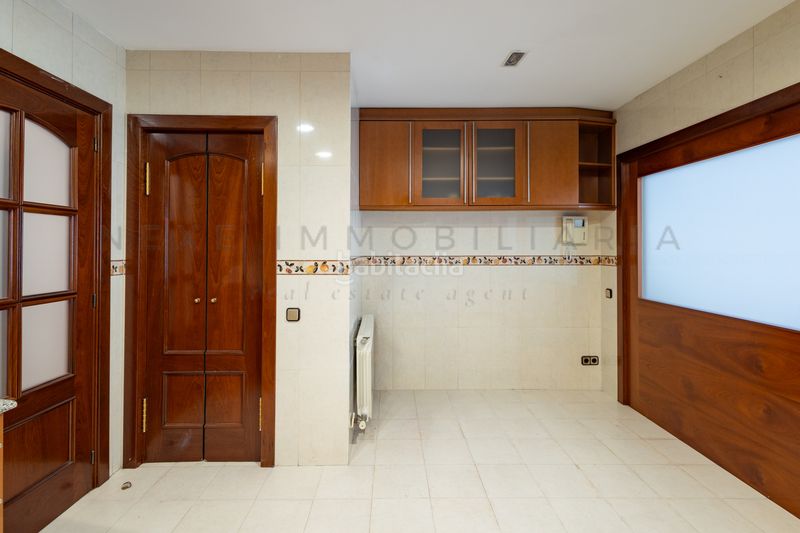 Foto 8fbf1e94-1271-4b8e-9057-c6f33f6ead14. Casa adossada amb xemeneia calefacció aparcament a Sabadell
