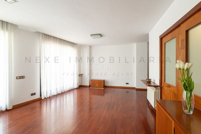 Foto c3891e4b-3ace-4195-b0e2-8be9e059169f. Casa adossada amb xemeneia calefacció aparcament a Sabadell