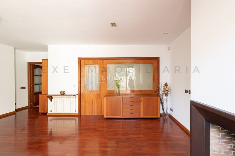Foto c7085b24-874f-4222-a033-33e8d7dc75ad. Casa adossada amb xemeneia calefacció aparcament a Sabadell