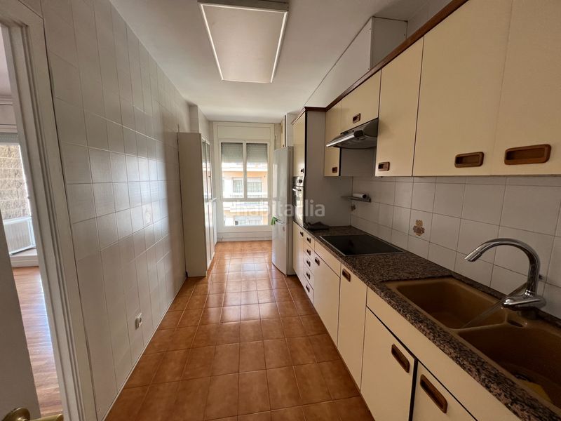 Foto b8ac4b4a-cbc1-483a-8468-c9b86ea91063. Flat with heating parking in Centre Sabadell
