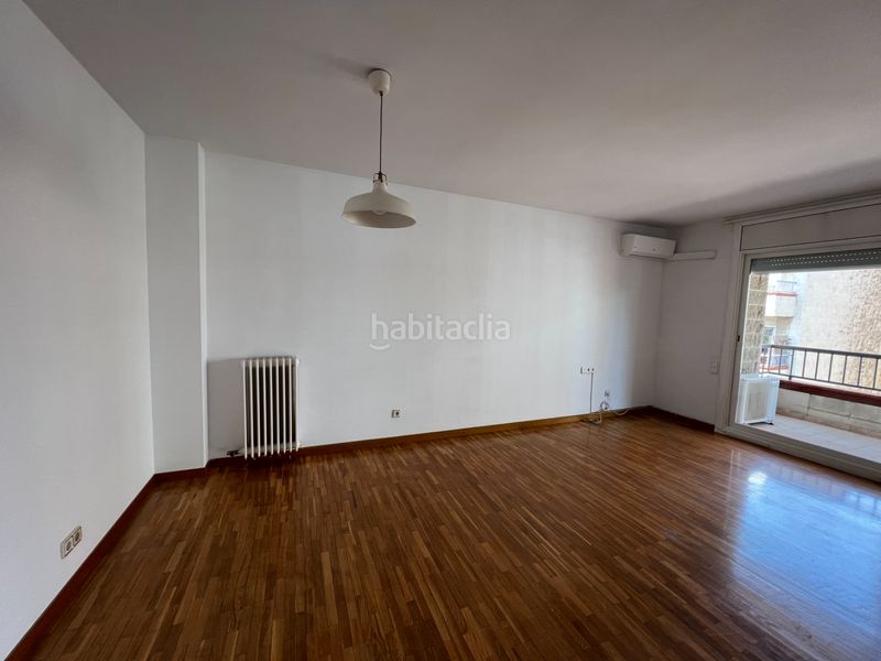 Foto bd4726aa-280f-4d6f-8223-16a4f2adf306. Flat with heating parking in Centre Sabadell