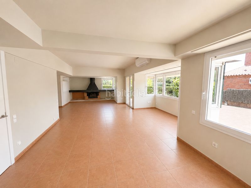 Foto 6825e533-f050-41c0-89c9-f496459e52bf. Location chalet avec cheminée chauffage parking piscine dans Matadepera