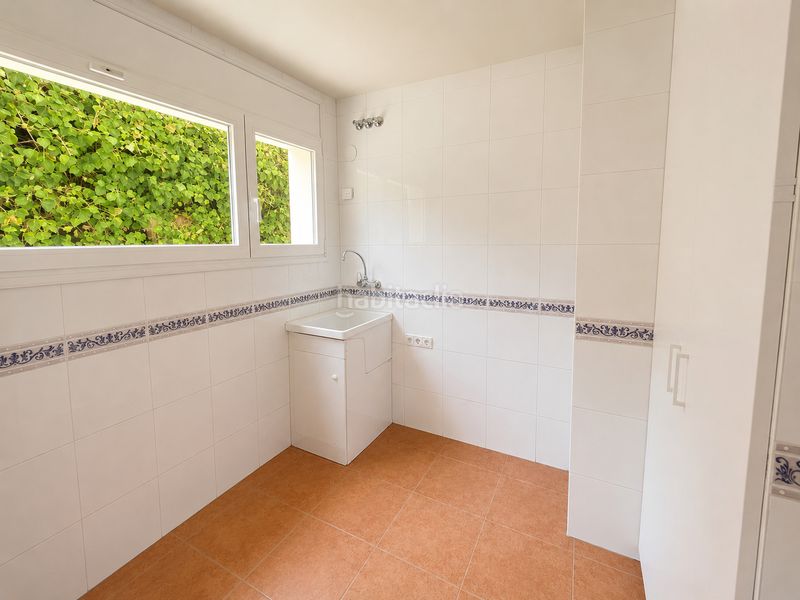 Foto 9ebdfc83-a975-42cb-8ae6-7aed0f42e4eb. Location chalet avec cheminée chauffage parking piscine dans Matadepera