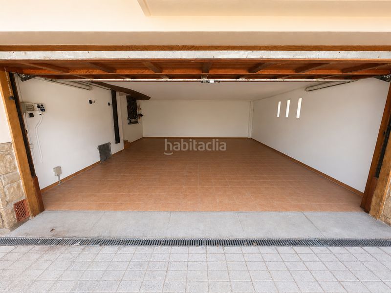 Foto bbea084f-9097-4475-852e-0f918607ba3a. Location chalet avec cheminée chauffage parking piscine dans Matadepera
