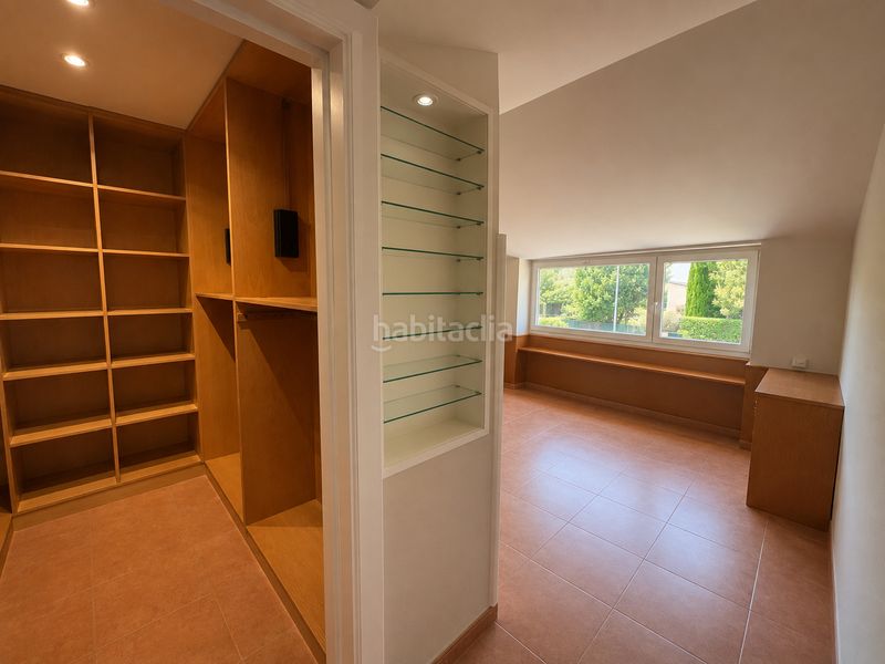 Foto db09ec83-3912-4b46-a338-fc355739cc95. Location chalet avec cheminée chauffage parking piscine dans Matadepera