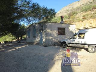 Masia a Gaianes. Superficie total 60 m², casa de campo superficie solar 7000 m²,