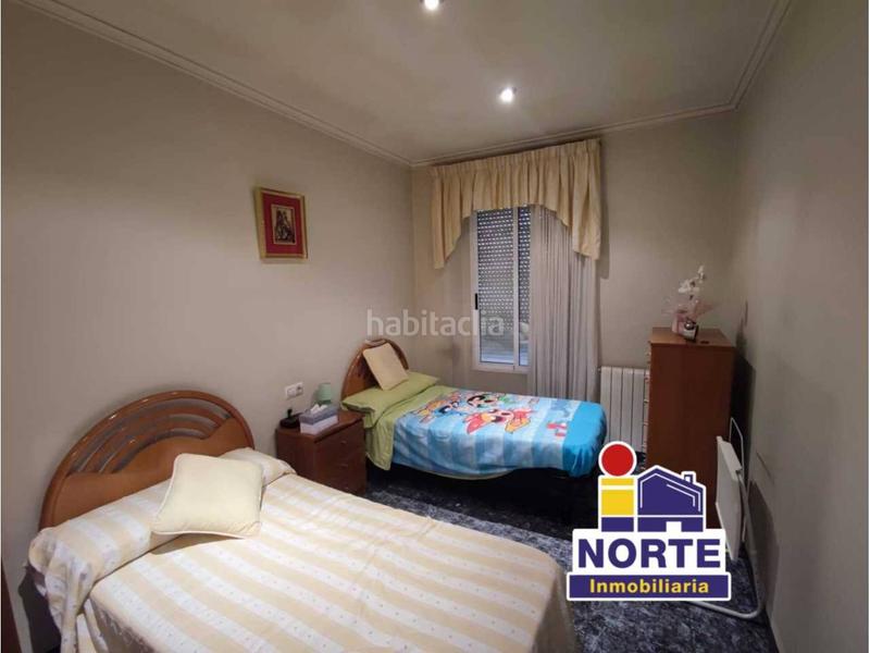 Foto f097fd66-5274-44ac-b14b-fa87f2cee443. Casa amb calefacció a Eixample Alcoi