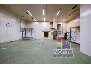 Nau industrial a Centre-Zona Alta. Nave industrial superficie 650 m² y fachada de 14 metros.15 metr