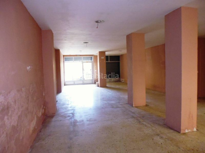 Foto e18d3c0b-f385-4f64-ac78-a5f85d22e252. Local comercial a Zona Nord Alcoi