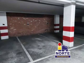 Miete Autoparkplatz in Zona Nord. Garaje en alquiler en zona norte03804