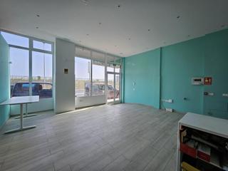Local Comercial a Cho - Parque de la Reina. Local comercia de 425 m2 en guargacho, tenerife sur