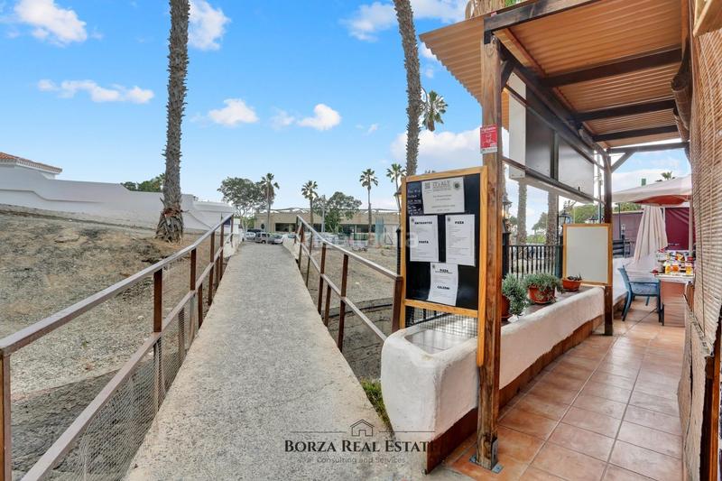 Foto 0b26d36b-e01e-4c49-8e1b-3c0a48bd59e5. Alquiler local comercial se traspasa pizzería dedicada a la cocina italiana en pleno corazón de costa ! en Adeje