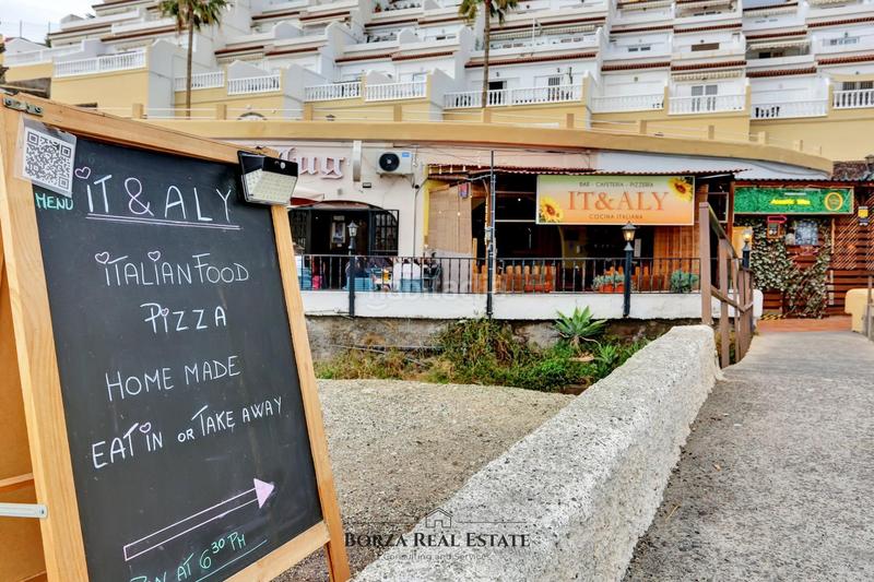 Foto c70c6345-4222-410a-b04c-1b1e63f8326e. Alquiler local comercial se traspasa pizzería dedicada a la cocina italiana en pleno corazón de costa ! en Adeje