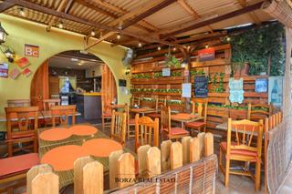 Traspàs Local Comercial a San Eugenio Alto. Se traspasa pizzería dedicada a la cocina italiana en pleno cora