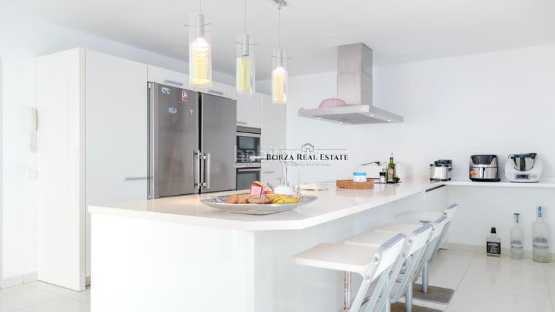 Foto 751c5c8a-0656-4b23-9fa0-51647bcd88f3. Xalet amb aparcament piscina a Playa Fañabé Alto Adeje