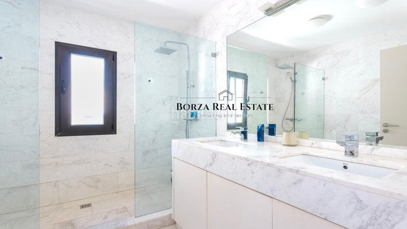 Foto e1dcd3de-bce0-4d31-b824-bcf0636f363c. Xalet amb aparcament piscina a Playa Fañabé Alto Adeje