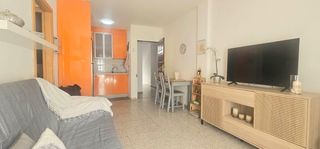 Affitto Piccolo appartamento in Avenida playeros los 15. Se alquila apartamento en el centro de los cristianos, tenerife
