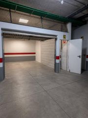 Miete Autoparkplatz in Avenida palm mar el 66. Amplio garaje cerrado de 25 m2, con puerta eléctrica y acceso po