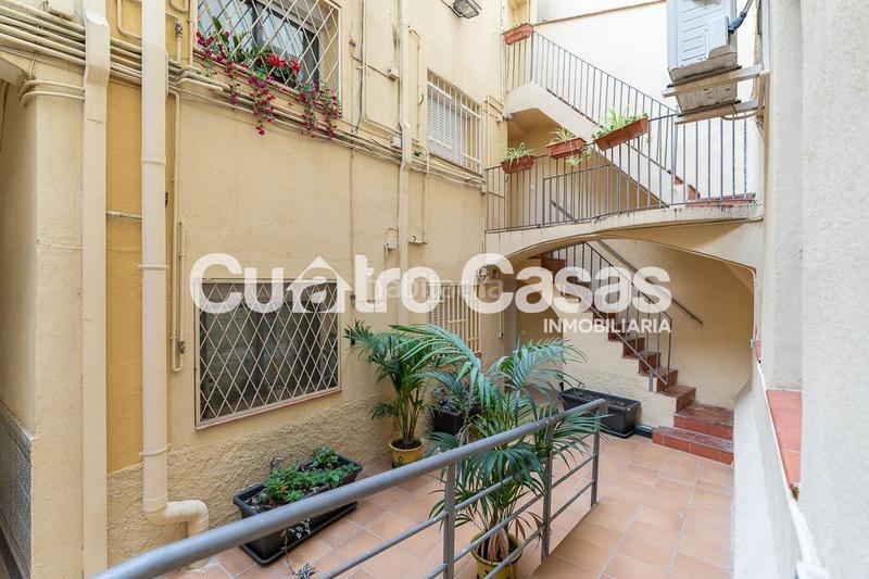 Foto 1d387db6-1fcd-4c76-87ba-8c1de7e1e48a. Pis a Raval Barcelona