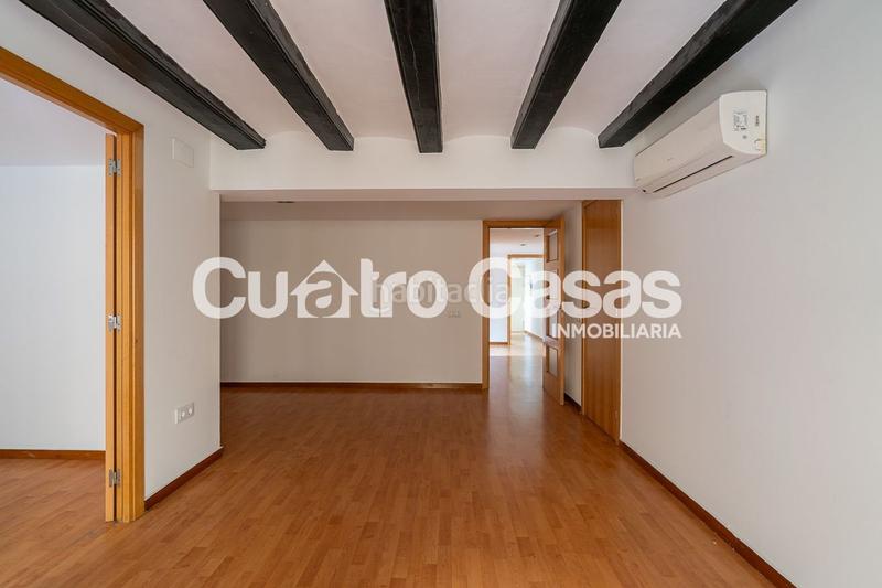 Foto bd93f420-d398-433c-8c5f-4a79670fd615. Piso en Raval Barcelona