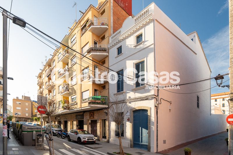 Foto 94da9c79-f28b-4f27-83bf-65671784957c. Casa amb xemeneia calefacció aparcament a Centre Masnou (El)