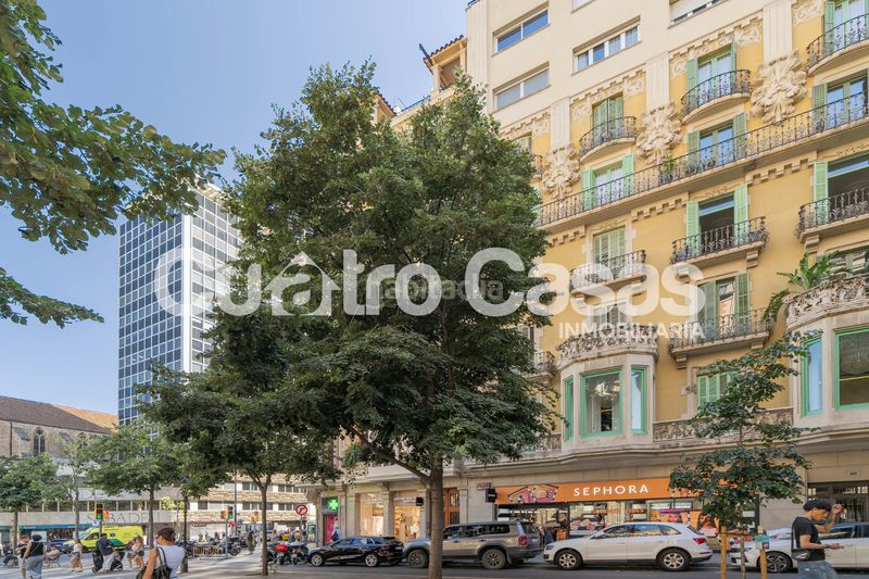 Foto 1e4e4fbc-efe8-4a28-ba0f-e5b8d9d5222f. Àtic a Dreta de l´Eixample Barcelona
