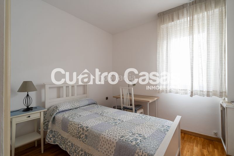Foto b1b75813-e151-4425-bf0c-ebe44447337f. Àtic amb xemeneia calefacció aparcament a Fort Pienc Barcelona