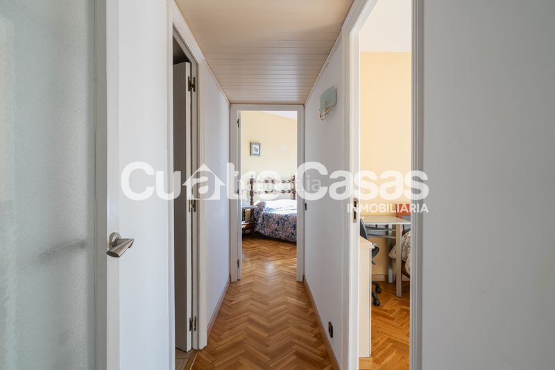 Foto e860ed2b-638d-48bb-8214-660f03a99af4. Àtic amb xemeneia calefacció aparcament a Fort Pienc Barcelona