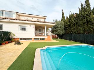 Casa adossada  Carrer de l'unicorn. ¡chalet adosado en la zona de la almajada!
