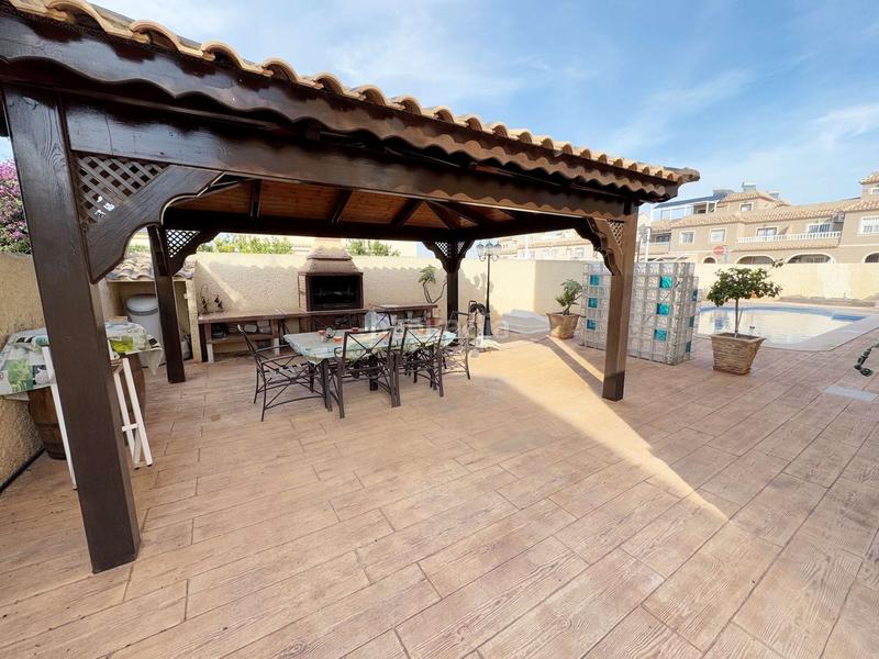 Foto 205fd076-8ad6-467b-962c-2c060fdf32fc. Chalet mit pool in Monte y Mar Santa Pola