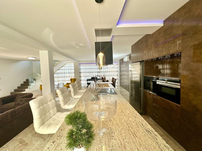 Foto e4b553ce-090d-4b82-b5ba-08b05f7a117e. Chalet dans paseo paseo mayor dans Rebolledo Alicante