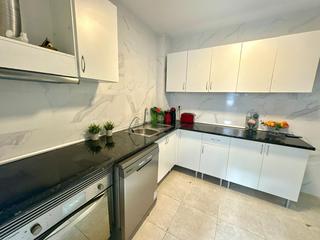 Pis a Los Ángeles. Piso reformado de esquina en segunda planta sin ascensor