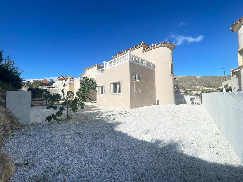 Foto 354b1c8e-2ce8-44d2-92f2-71f11101535e. Chalet  en campello con reforma a estrenar !!! en Campello (el)