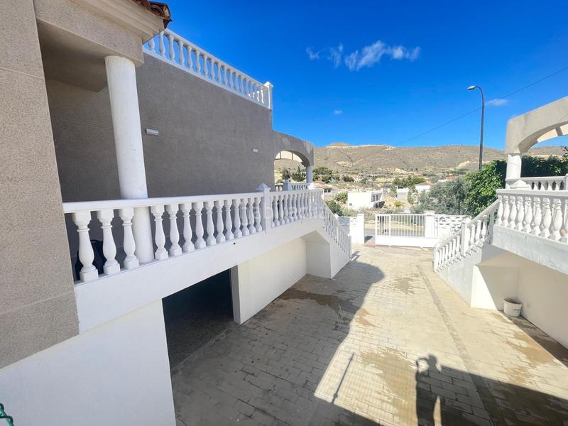 Foto 419314ff-c36d-465a-b414-303f28db0e8a. Chalet  en campello con reforma a estrenar !!! en Campello (el)