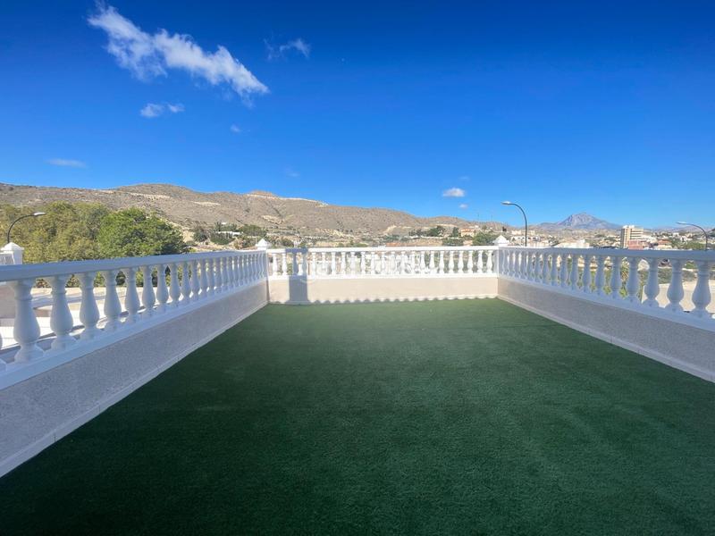 Foto 614e6c30-2cf5-4574-81dd-47ba0f1ddad8. Chalet  en campello con reforma a estrenar !!! en Campello (el)