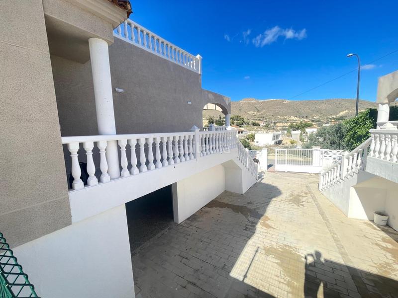 Foto 6fa94846-0b18-412e-9568-9c8590482be6. Chalet  en campello con reforma a estrenar !!! en Campello (el)