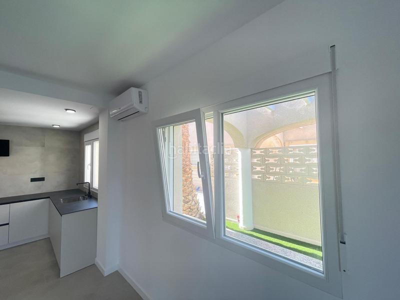 Foto dfe0808a-b44a-4ee2-8188-02f1a3abd755. Chalet  en campello con reforma a estrenar !!! en Campello (el)