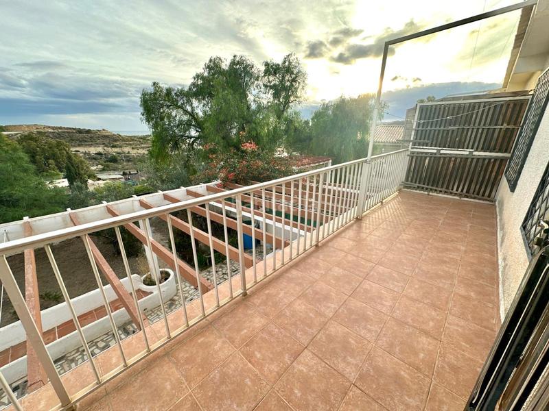 Foto 065cee30-2057-485e-b284-4a98419022e7. Casa adossada amb aparcament a Pueblo Acantilado-Lanuza Campello (el)