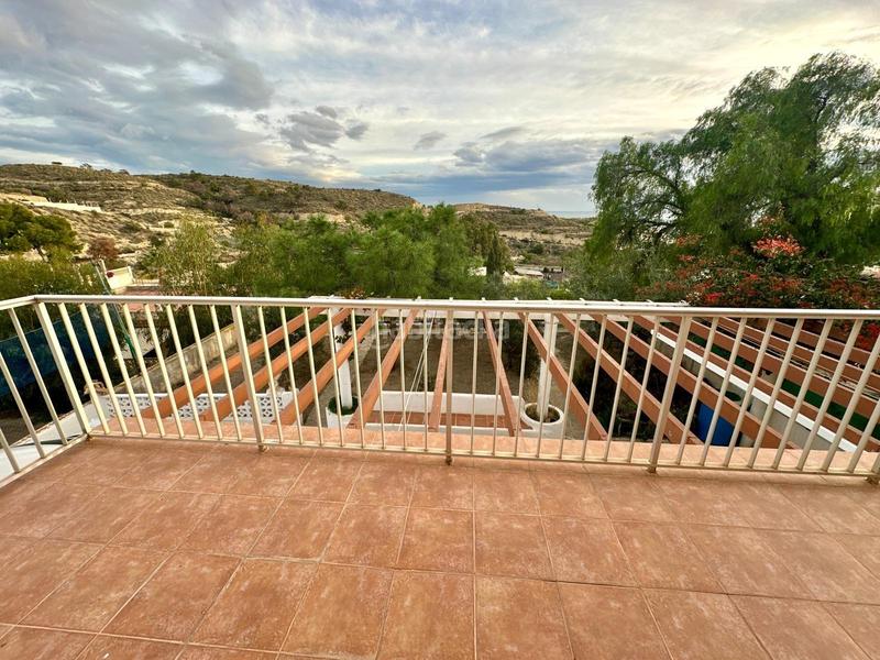 Foto b8974a4c-578a-4e4e-81df-92dc26ea5e42. Casa adossada amb aparcament a Pueblo Acantilado-Lanuza Campello (el)