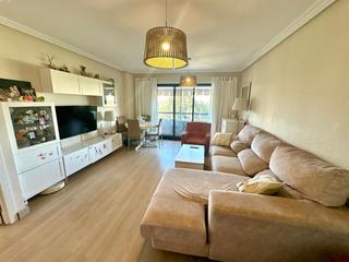 Pis  Avenida avenida de la deportista miriam blasco, 7. Amplio piso en urbanización cerrada con piscina y fácil acceso a