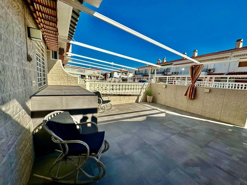 Foto 46971612-ff42-4cb4-bd32-02cfd8987da9. Casa amb aparcament a Playa Tamarit-Playa Lissa Santa Pola