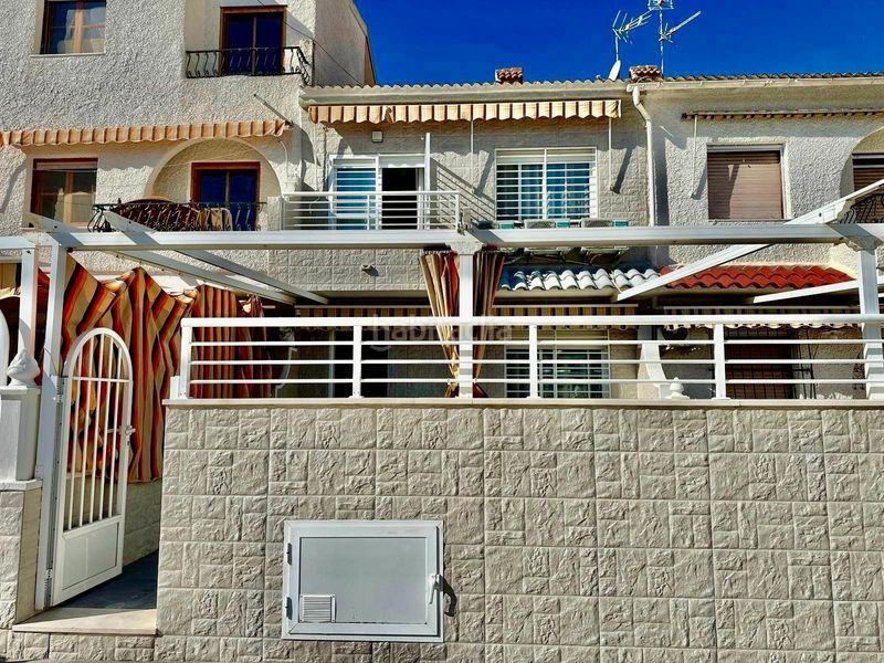 Foto a5d9fb5f-501b-4c5d-9a39-e53fcf9be52b. Casa amb aparcament a Playa Tamarit-Playa Lissa Santa Pola