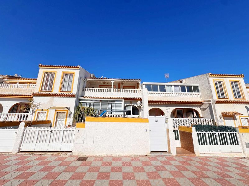 Foto 16b0ecec-aed0-4d40-aa7f-7a3b041c034f. Casa adossada amb piscina a Monte y Mar Santa Pola