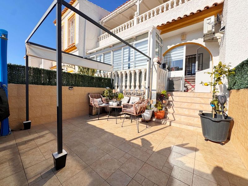 Foto 271f450f-676a-43c9-81ff-e338b45b298e. Casa adossada amb piscina a Monte y Mar Santa Pola