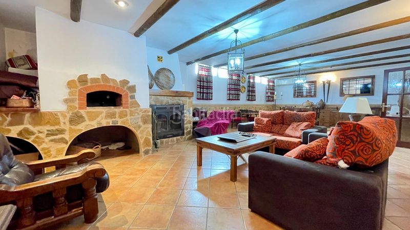 Foto 1635dbb2-c3bc-4aae-bbf7-8f3452966d80. Xalet amb aparcament piscina a Sax