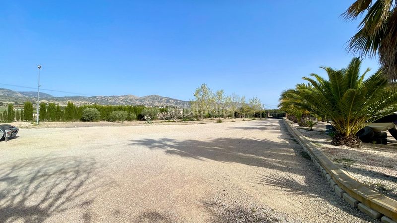 Foto a5f6b516-2cd1-4b69-99c9-4a22eeddfdd0. Xalet amb aparcament piscina a Sax