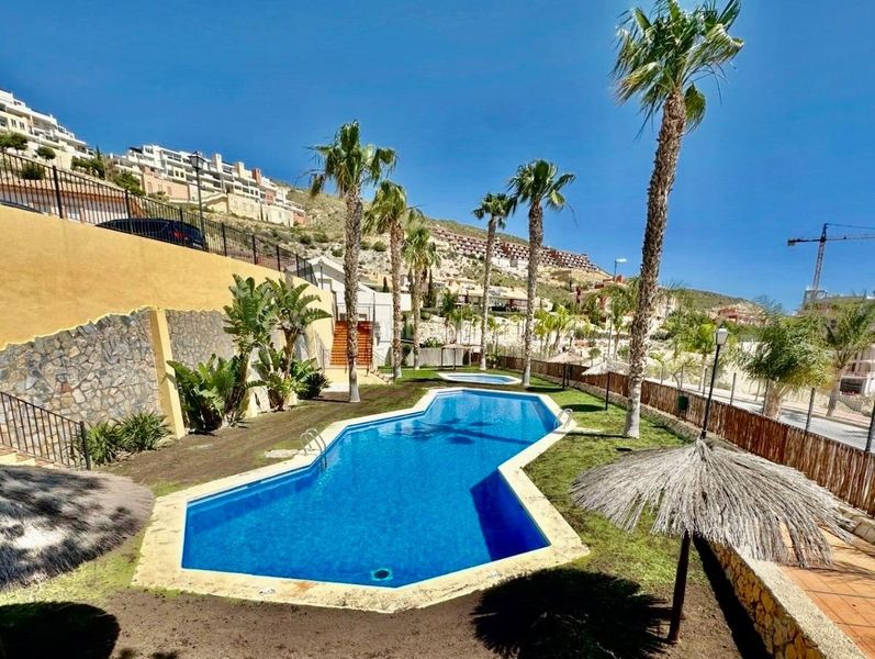 Foto 9c94a9e7-1e2f-4a09-842b-9d1d98e2bf9b. Casa adossada amb aparcament piscina a Bonalba-Cotoveta Mutxamel