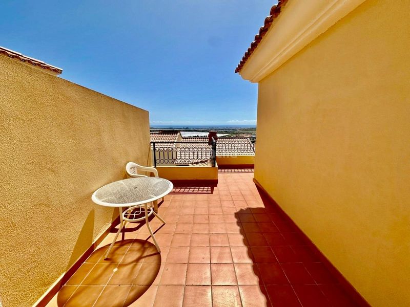 Foto f2bf120d-8c28-434c-925a-12704921f9ee. Casa adossada amb aparcament piscina a Bonalba-Cotoveta Mutxamel