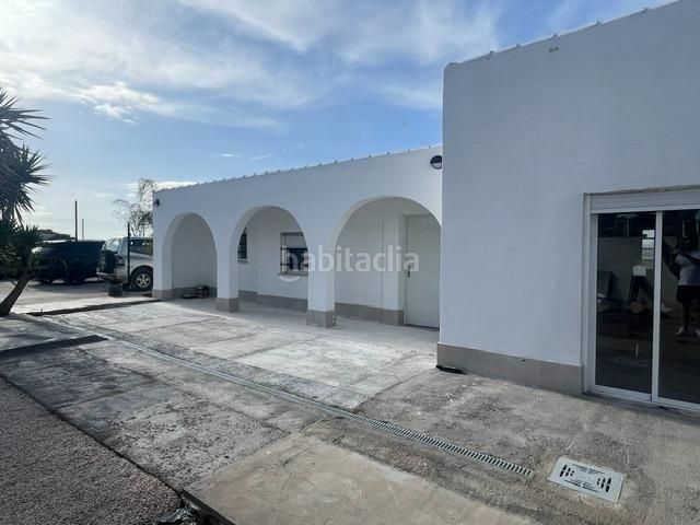 Foto f279cb4f-f686-46f2-83bf-cee90894f33c. Xalet amb aparcament a La Marina Elche / Elx